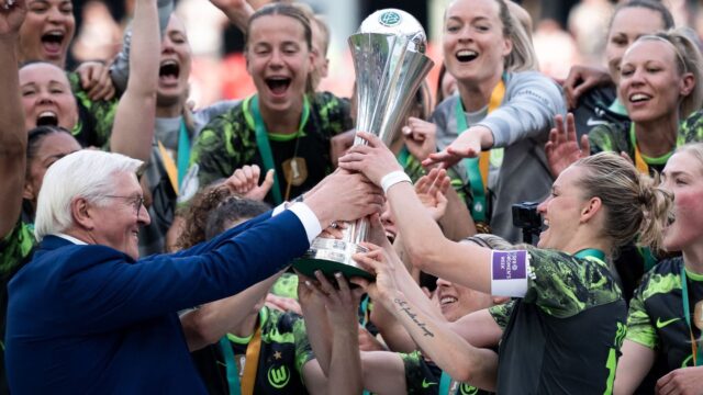 Pokalfinale-der-Fusballerinnen-Popps-Emotional-Pokal-Abschied-Noch-mal-die-Bayern.jpg