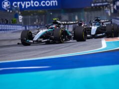 Pole após problemas no sprint: piloto da Mercedes bate forte no último segundo