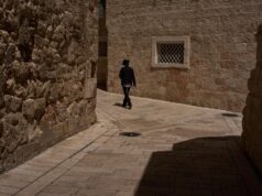 Polícia israelense prende suspeito de ataque a monge perto da Cidade Velha de Jerusalém