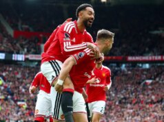 Premier League: Manchester United luta contra Nottingham, Fernandes iguala recorde de assistências