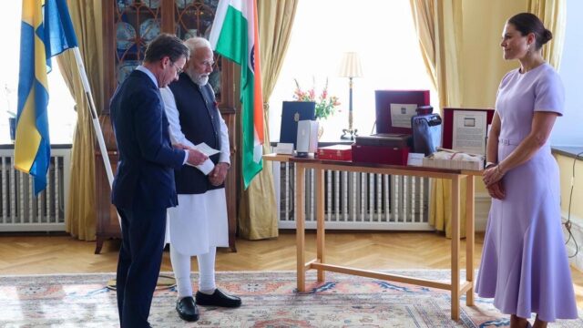 Presente-do-PM-Sutra-Muga-roubou-o-PM-italiano-Ladakhi.jpg