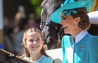Princesa Charlotte: fãs da realeza veem semelhanças na foto de aniversário