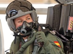 Princesa Leonor de Espanha voa num avião de combate