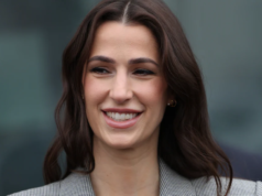 Princesa Rajwa usa colar no valor de 5.650 euros em Berlim