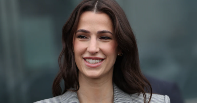 Princesa-Rajwa-usa-colar-no-valor-de-5650-euros-em.png