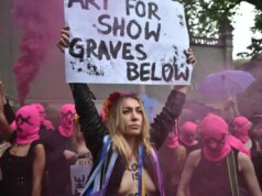 Pussy Riot protesta contra pavilhão russo na exposição de arte da Bienal de Veneza