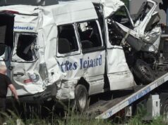 Quatro pessoas morrem em colisão entre microônibus escolar e trem na Bélgica