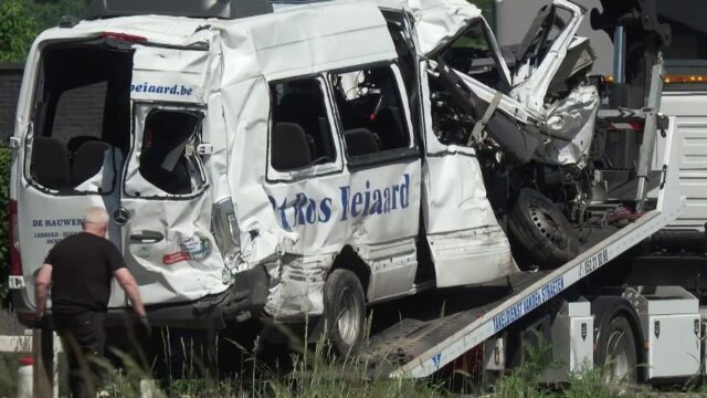 Quatro-pessoas-morrem-em-colisao-entre-microonibus-escolar-e-trem.jpg