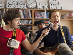 Rádio de mesa pequeno: Vic Chesnutt, The Avett Brothers, Raphael Saadiq, OK Go