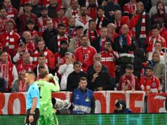 Raiva nas arquibancadas: Manuel Neuer precisa acalmar os torcedores do Bayern