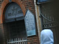 Reino Unido: Um incêndio deflagra numa antiga sinagoga em Londres, na sequência de uma série de ataques anti-semitas