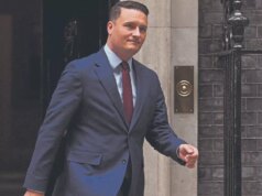 Reino Unido: com a sua demissão, ambicioso Ministro da Saúde lança hostilidade contra Keir Starmer