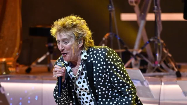 Rod-Stewart-cancela-show-em-Las-Vegas.webp