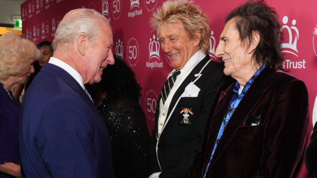 Rod-Stewart-elogia-o-rei-Charles-por-colocar-Trump-‘em.jpg