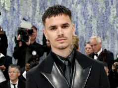 Romeo Beckham é a cara do pai David Beckham na estreia do Met Gala