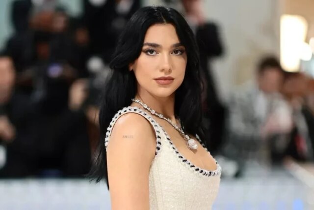 Samsung-off-side-basicamente-tira-fotos-de-Dua-Lipa-sem-permissao.jpg