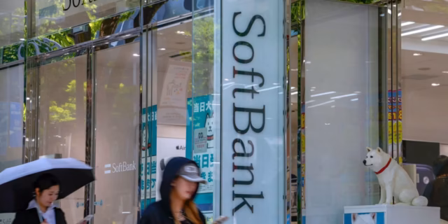 SoftBank-investira-US-52-bilhoes-em-data-centers-franceses.avif