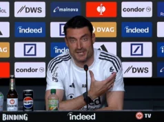 Técnico do Frankfurt ataca repórter do BILD – após explosão de frustração em coletiva de imprensa!