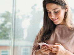 Traços de personalidade de pessoas que gostam de conversar ao telefone