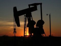 Trump afirma ter vendido 100 milhões de barris de petróleo venezuelano.
