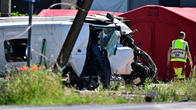 Um-microonibus-escolar-foi-atropelado-por-um-trem-na-Belgica.jpg