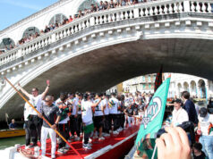 Veneza: fotos malucas do Venezia FC comemorando nas gôndolas sua chegada à Série A