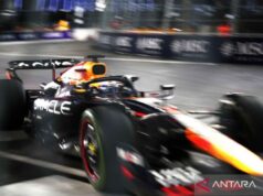 Verstappen recebeu uma penalidade, caindo para o quinto lugar