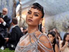 Você vai se apaixonar pelo vestido quase nude de Simone Ashley no Met Gala 2026