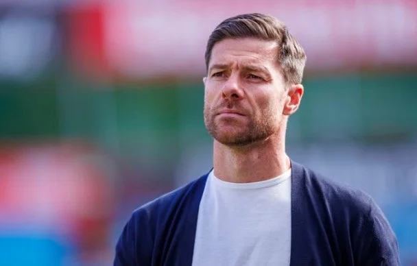 Xabi-Alonso-concordou-em-se-tornar-treinador-do-Chelsea-anunciou.jpg