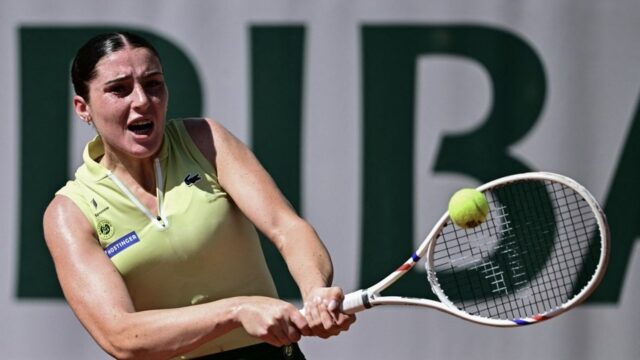 direto-Roland-Garros-2026-Elsa-Jacquemot-serve-logicamente-Arina-Sabalenka-em.jpg