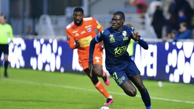 nacional-Stade-Briochin-para-der-em-Versalhes-e-ainda-menos.webp