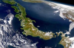 13 minutos após o forte terremoto As ondas retornam após atingirem o núcleo da Terra. De repente, todo o Japão mudou-se para o leste!