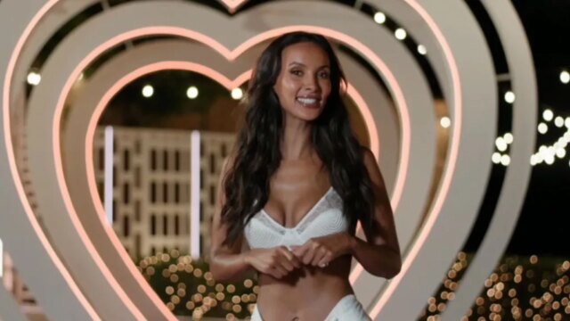 13a-temporada-de-Love-Island-UK-todos-emparelhados-no-primeiro.jpg