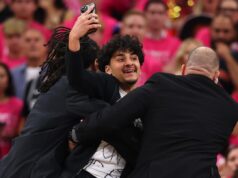 2 torcedores banidos para sempre por correrem para a quadra durante o jogo 1 das finais da NBA