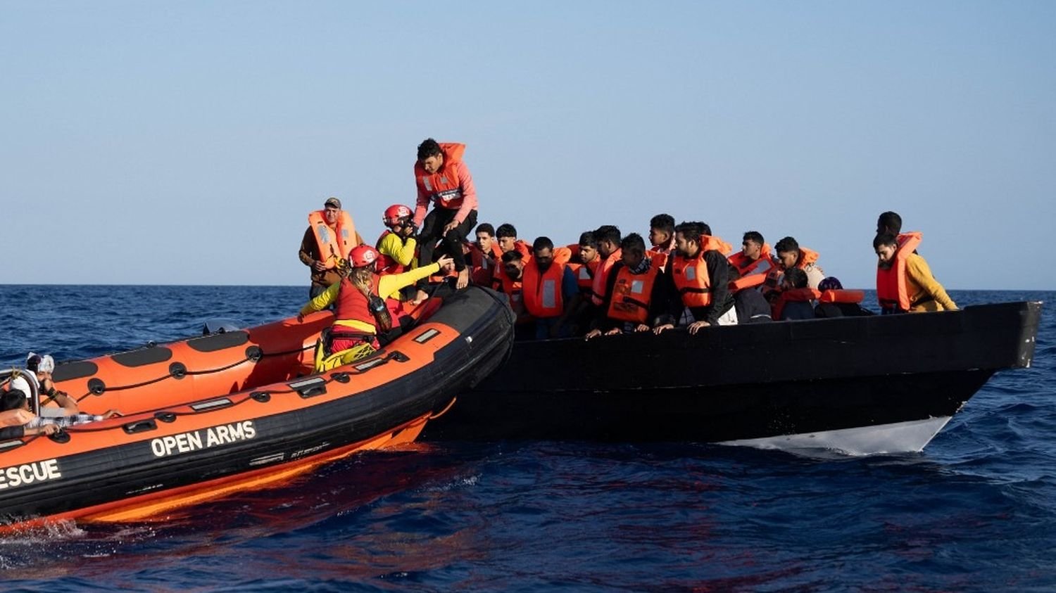 A Amnistia Internacional condena a cooperação migratória entre a União Europeia e a Líbia, num contexto de repressão “xenófoba”.