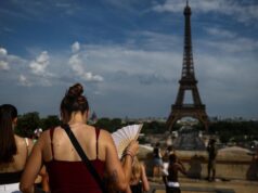 A França proibiu o consumo público de álcool e a prática de desportos ao ar livre, numa altura em que uma onda de calor atinge partes da Europa.