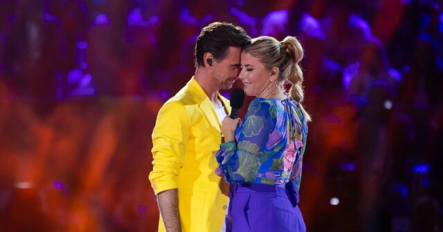 A-cena-de-amor-em-Schlagerboom-Beatrice-Egli-e-Florian.jpg