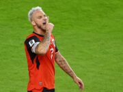 A estreia se aproxima do golpe: chute dos sonhos e gol contra dão à Áustria a primeira vitória na Copa do Mundo em 36 anos