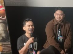 Ade Lipper dublando ao vivo no set do filme “Foufo”.