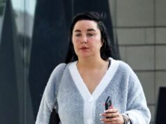 Amanda Bynes exibe novo cabelo loiro platinado e sobrancelhas naturais