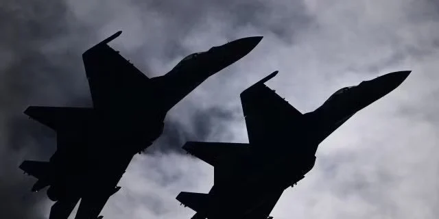 Analise-de-capacidade-de-aeronaves-Su-35-e-Rafale-apos-encontro.jpg