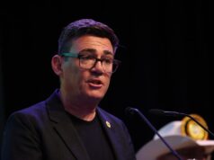 Andy Burnham, do Partido Trabalhista, eleito deputado no Reino Unido, pronto para substituir o primeiro-ministro Keir Starmer