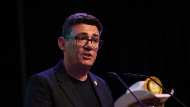Andy-Burnham-do-Partido-Trabalhista-eleito-deputado-no-Reino-Unido.jpeg