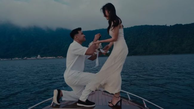 Asnawi-Mangkualam-propoe-oficialmente-Yuriska-Patricia-o-momento-romantico-no.png