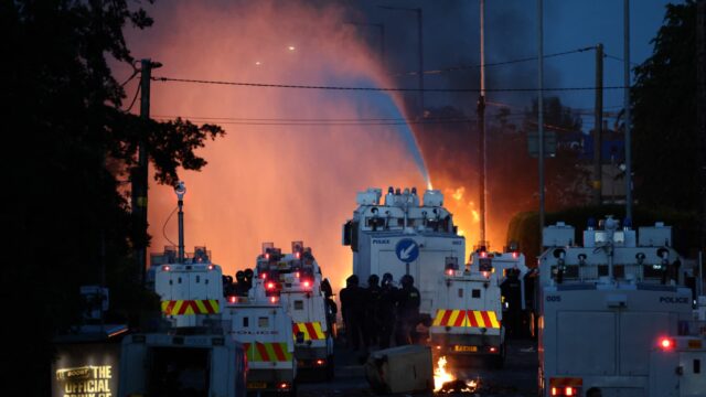 Ataque-com-faca-em-Belfast-Nova-noite-de-protestos-e.jpeg