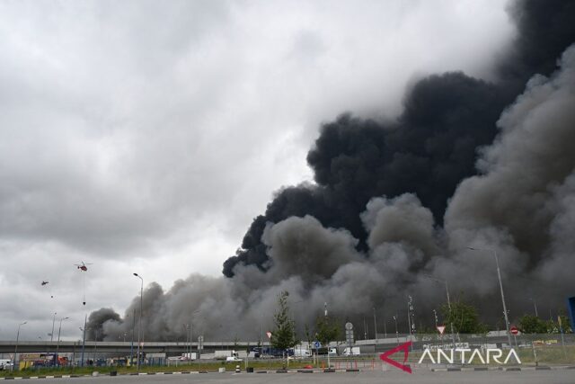 Ataque-massivo-a-Russia-e-Ucrania-bombardeia-refinaria-de-petroleo.jpg