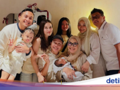 Ayu Ting Ting e Kevin Gusnadi estilizam harmoniosamente em comemoração ao aniversário do pai de Rozak