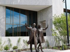 Barack Obama, por sua vez, oferece a si mesmo um monumento à sua glória em Chicago