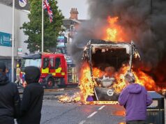 Belfast abalada por motins anti-imigração após ataque com faca