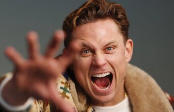 Billy Magnussen em ‘The Audacity’ e interpretando um CEO inseguro do Vale do Silício